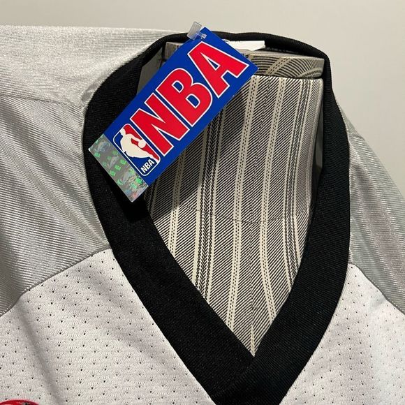 The FINALS 2004 BEN WALLACE Detroit Pistons NBA Majestic Jersey - Picture 8 of 9